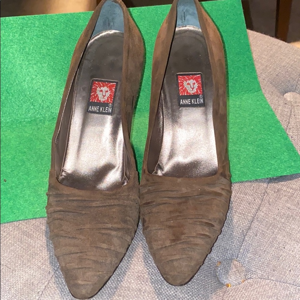 Shoes - Picture 2 of 9